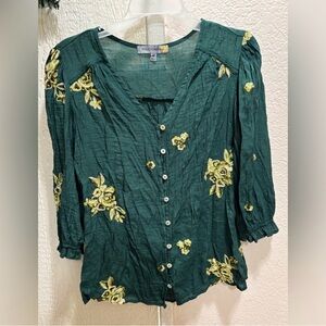 Figueroa & Flower Women's M Green Floral Embroidered Top